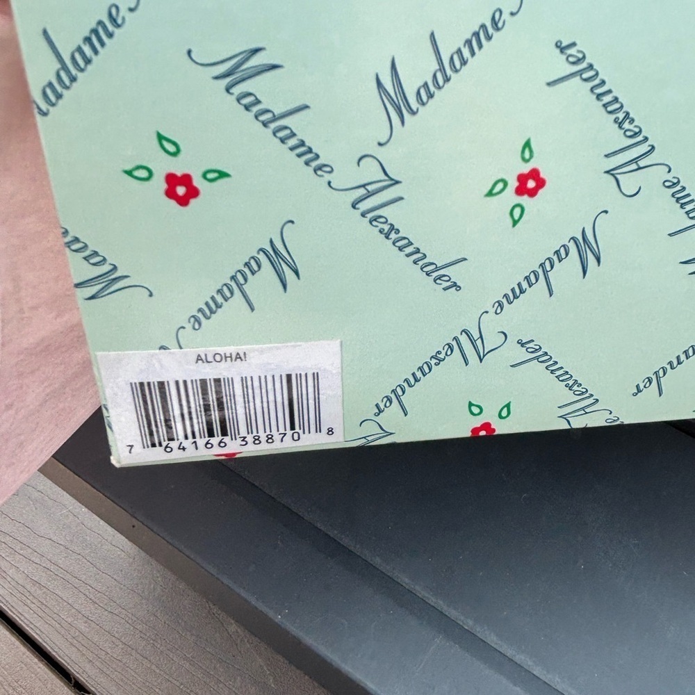 Madame Alexander Aloha doll still in box! - Picture 3 of 4